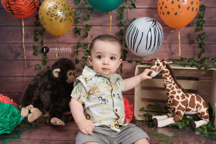 Ensaio de Bebê em estúdio com tema safari