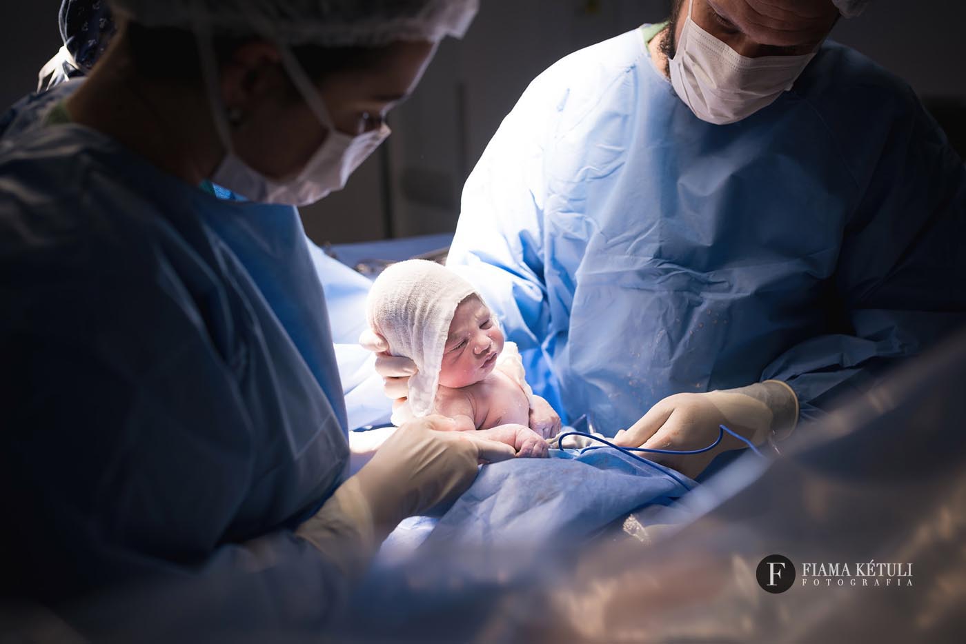 bebe-nascendo-foto-hospital