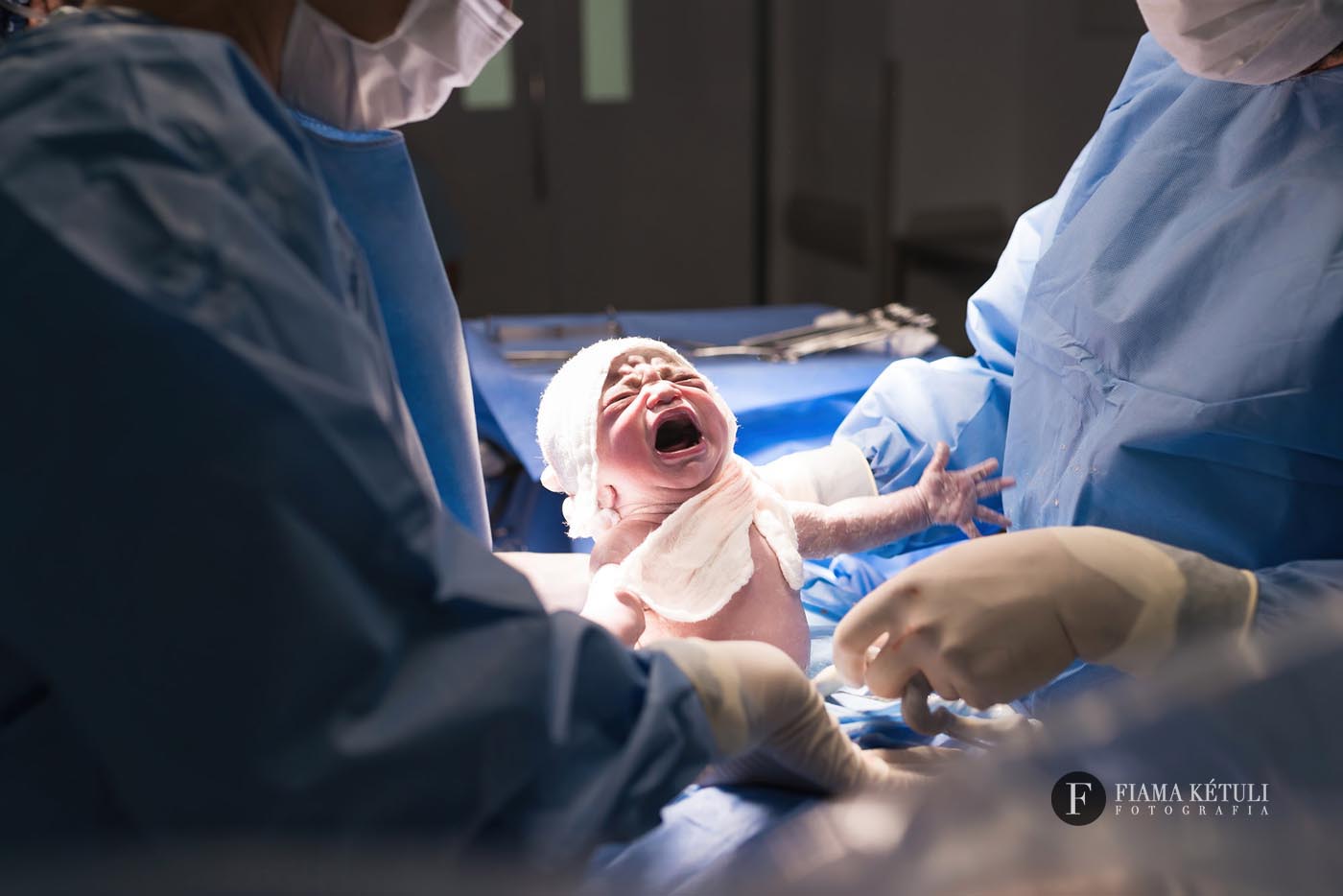 Fotografia de Parto em Brasília - o primeiro registro do seu bebê: o nascimento! - Fiama Kétuli Fotografia
