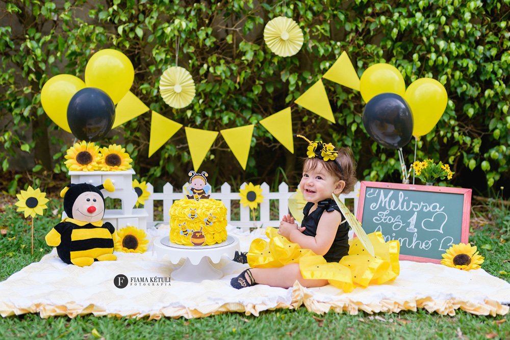 Smash the cake com tema abelhinha - Smash para menina nas cores preto e amarelo