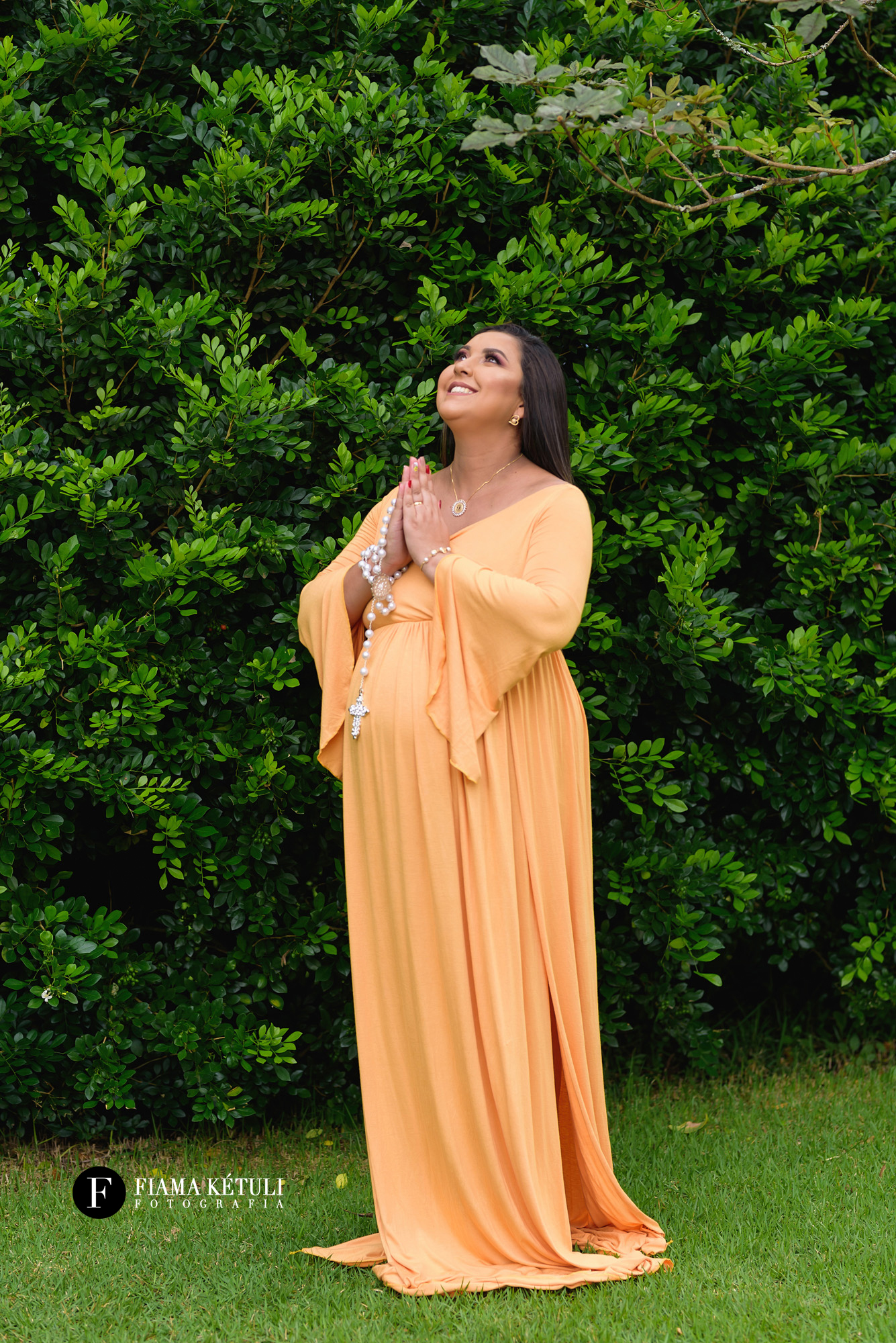 Fotógrafa em Brasília para fotos de grávida com roupas para aluguel